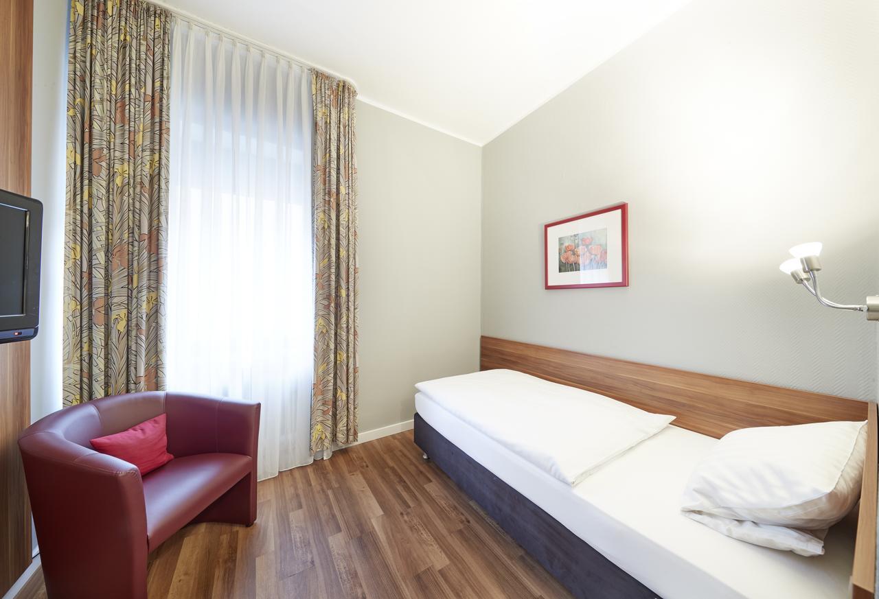 Hotel Bremer Tor Щур Екстериор снимка