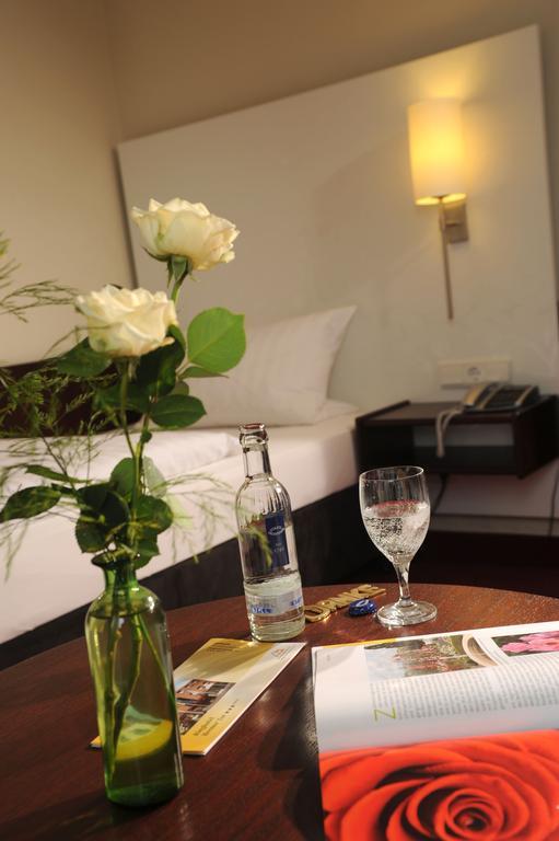 Hotel Bremer Tor Щур Екстериор снимка
